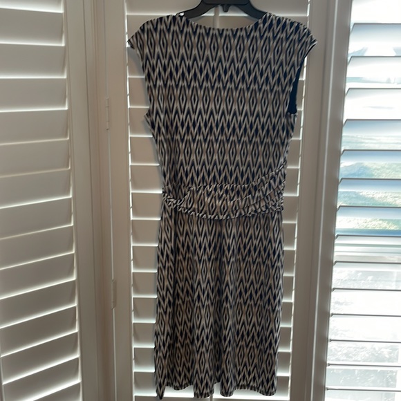 Dress Barn Navy and tan sleeveless dress, Size Medium - Picture 4 of 6